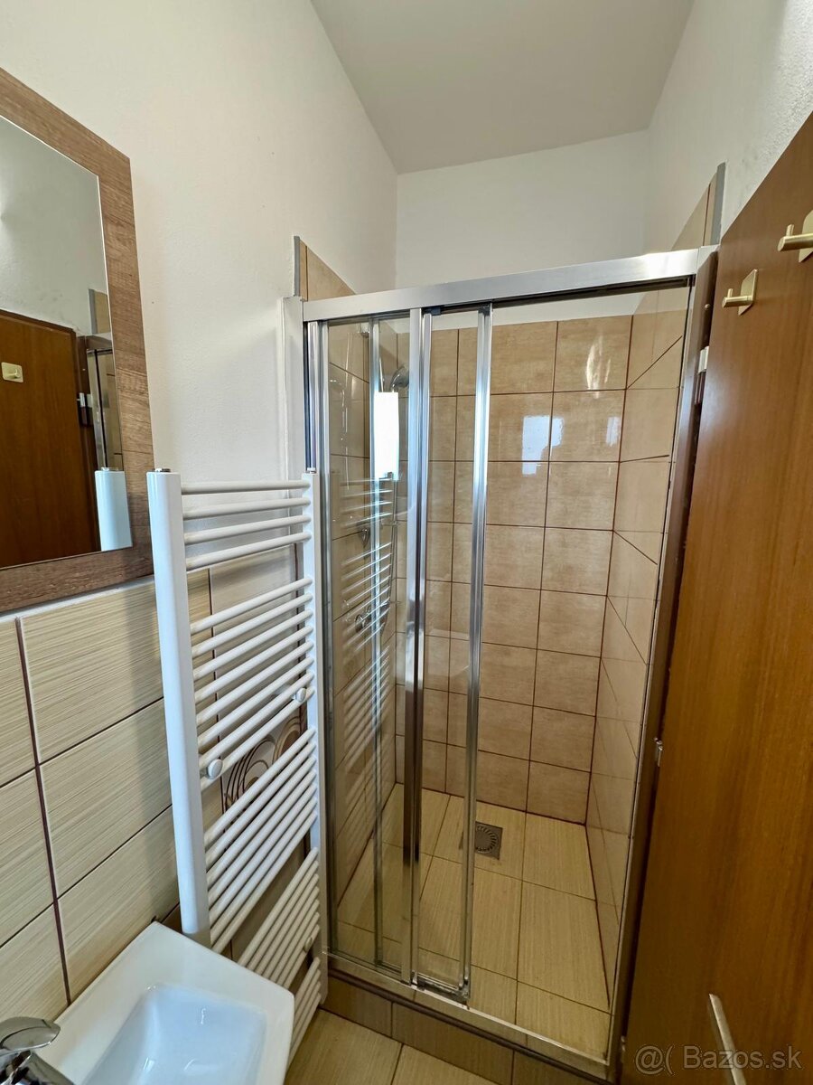 Predám rodinný dom v centre Kysuckeho Nového Mesta - 9