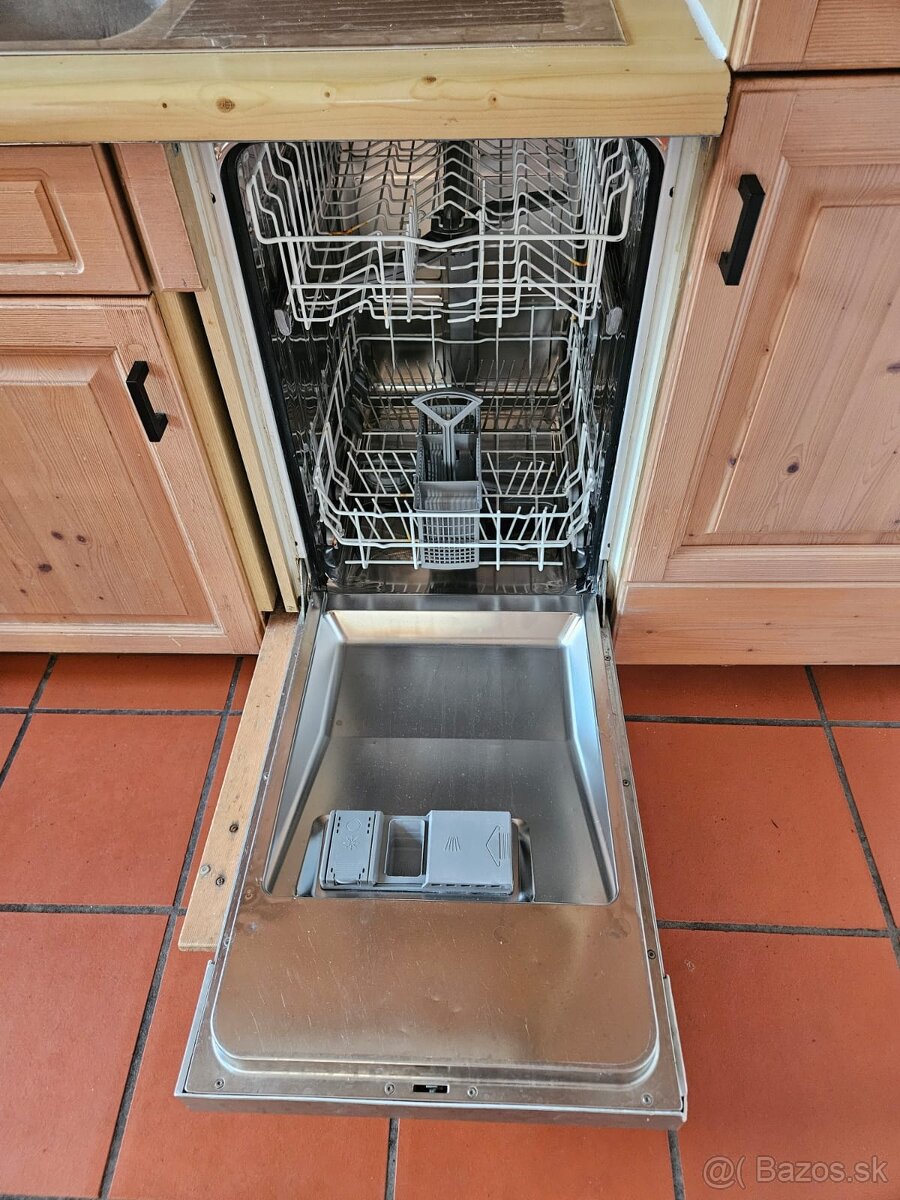 Masívna kuchynská linka z Nemecka so spotrebičmi - 9