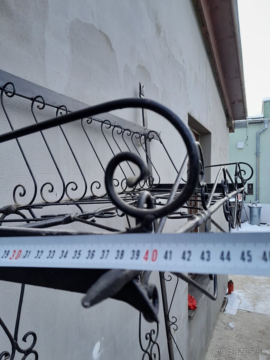 Predám velký kovový vešiak - 9