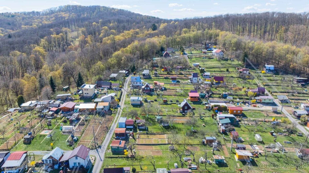 Chatka so záhradou v Záhradkárskej osade Zvolen pod Strážou - 9