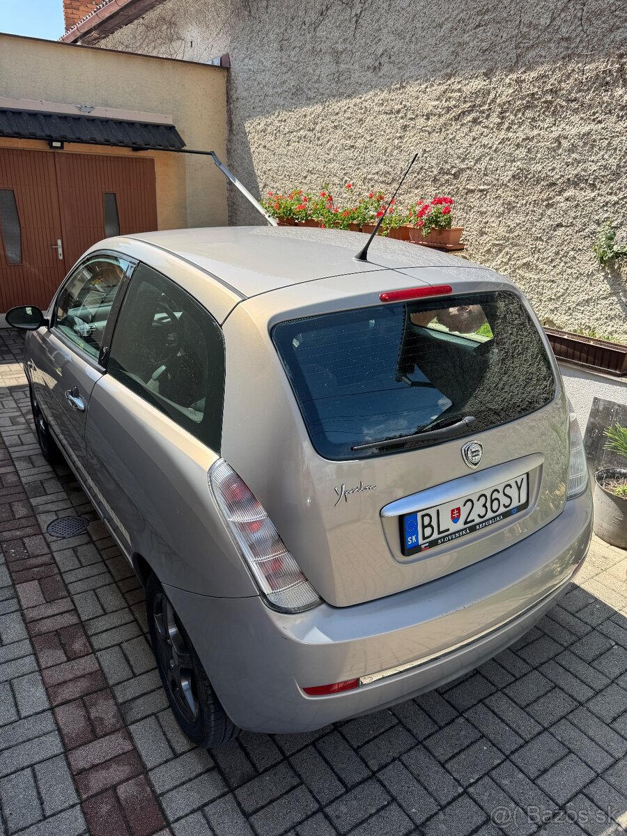 Lancia Y 1.2i R.V.2010 - 9