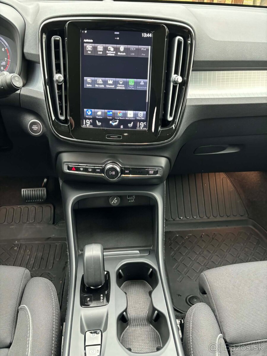 Volvo XC40 B4 Momentum Pro A/T/8 - 9