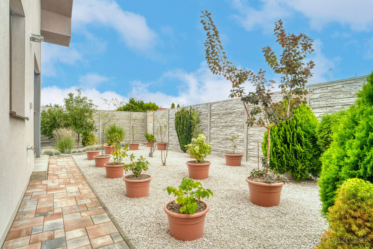 Na predaj rodinný dom s rozľahlým pozemkom v Kostolišti - 9