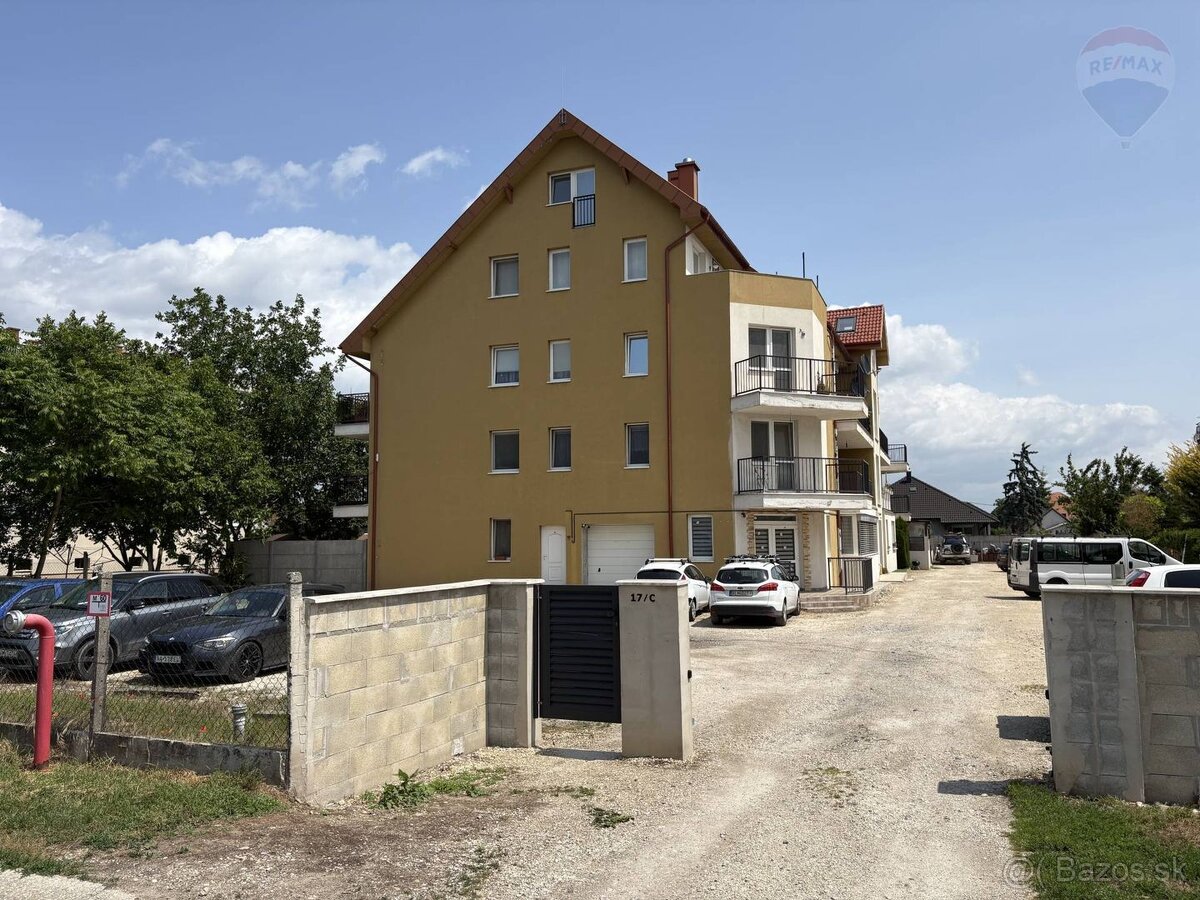 Predaj Priestranný 3-izbový byt s veľkým balkónom v Rajke - 9