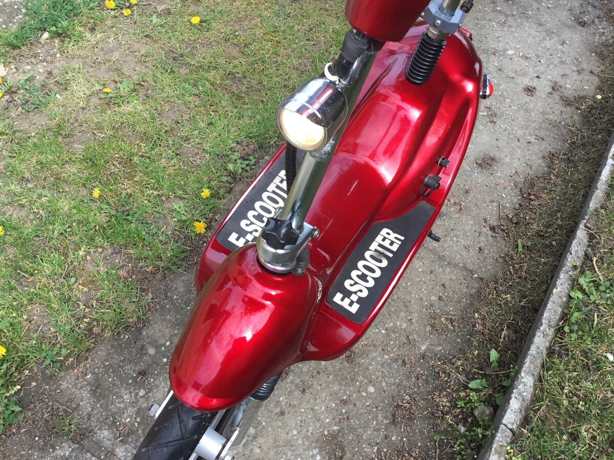 ELEKTRICKÝ SCOOTER - 9