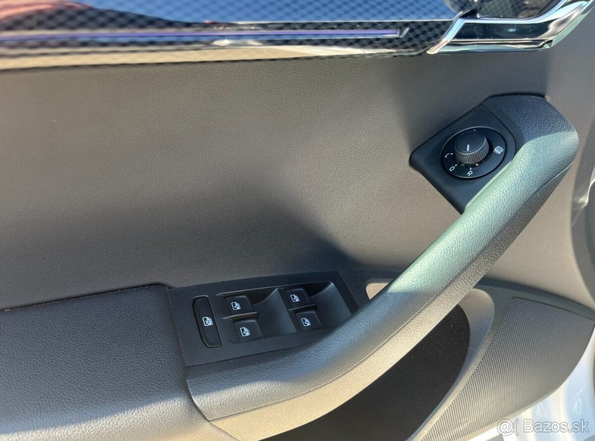 Škoda Octavia Combi 2.0 TDI RS DSG - 9