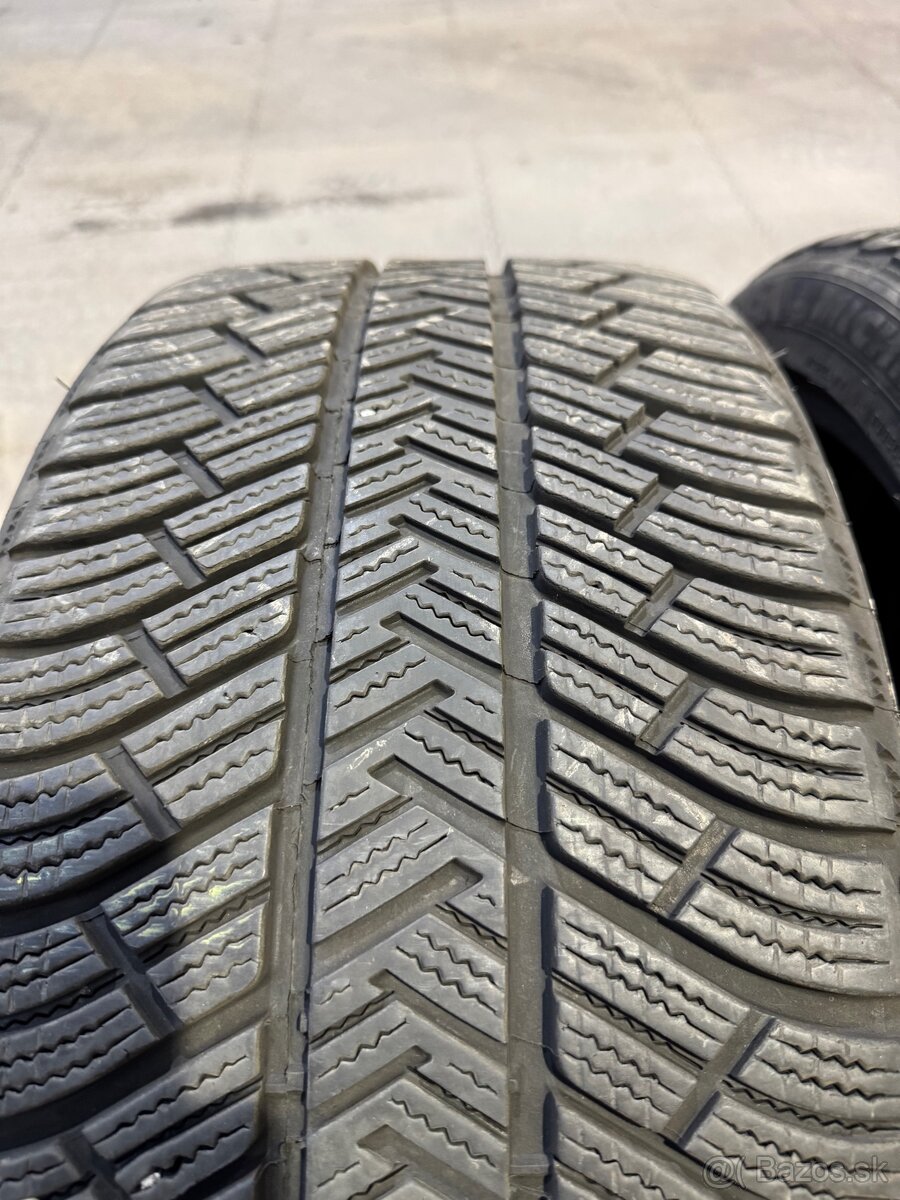 Michelin alpin 235/40 R19 - 9