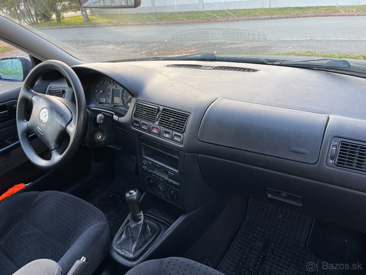 Volkswagen Golf IV - 9