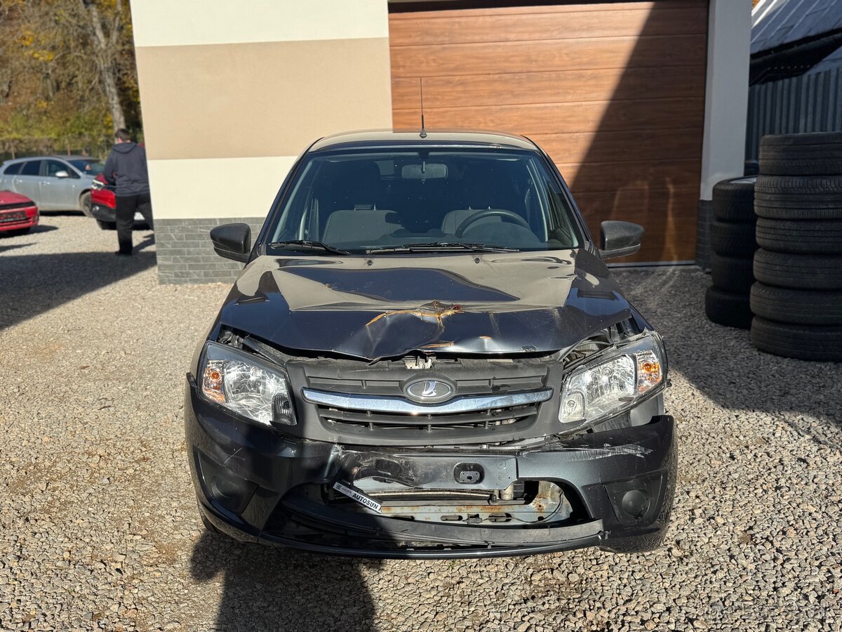 Lada Granta 1.6 benzin 2017 70000km 1.majitel POJAZDNÉ - 9