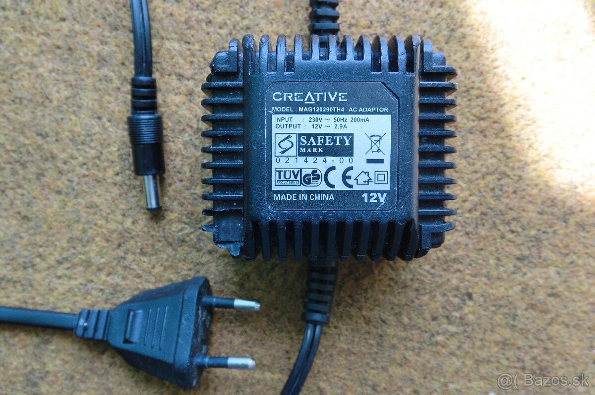 Adaptéry a zdroje . - 9