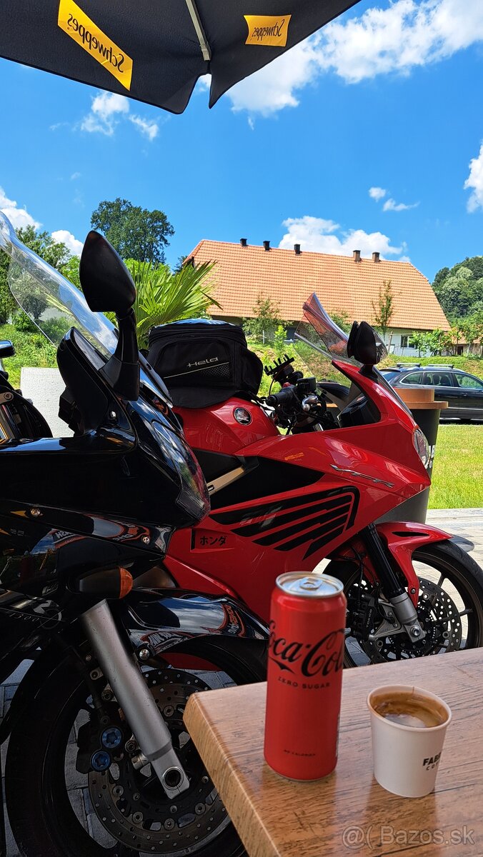 Honda VFR 800 F, posledny model 2014-2021,kup SR, minimum km - 9