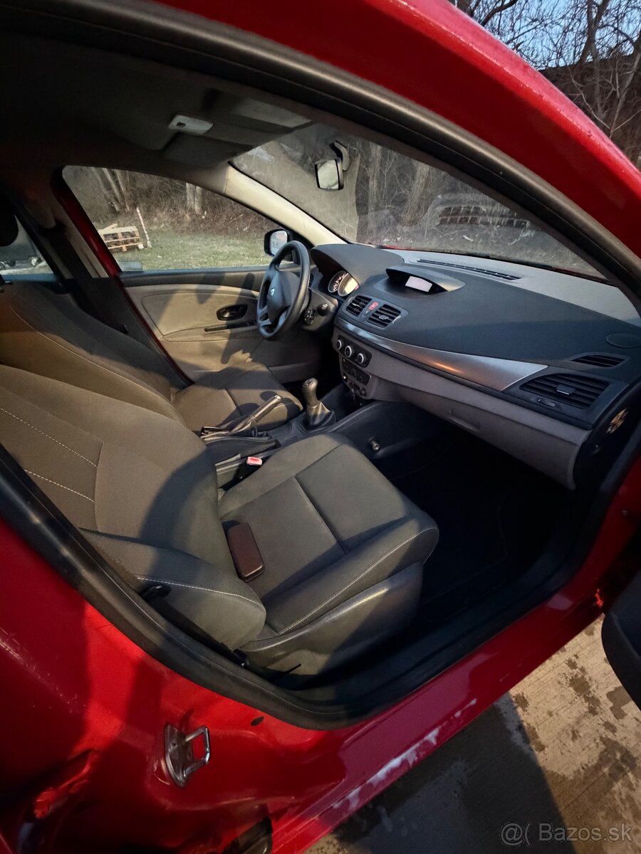 Renault Megane 1,6i - 9