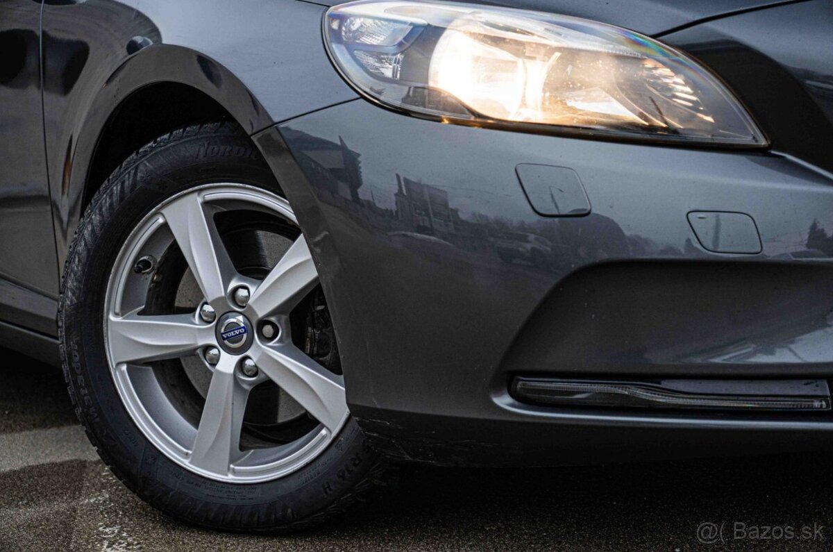 Volvo V40 T2 1.6L Momentum - 9