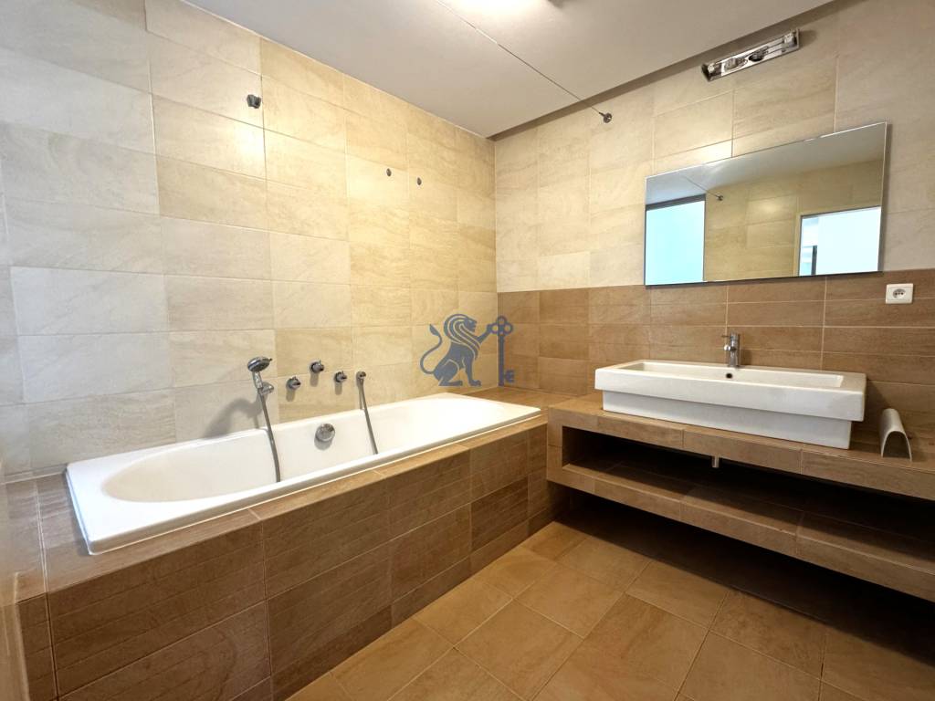 Na prenájom veľký 2- izb. byt na začiatku Koliby s terasou a - 9