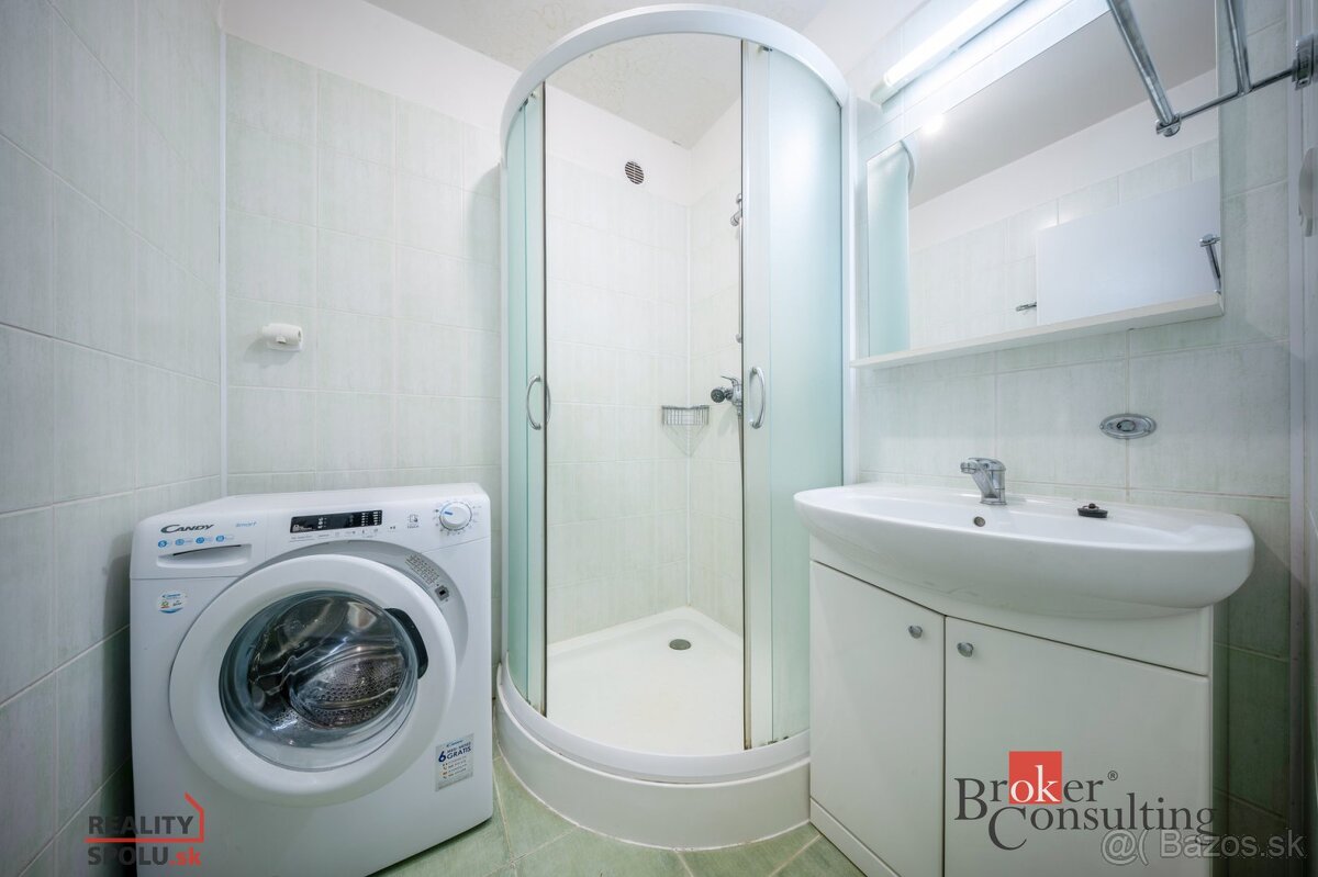 Na predaj 3 izbový byt s loggiou - 9