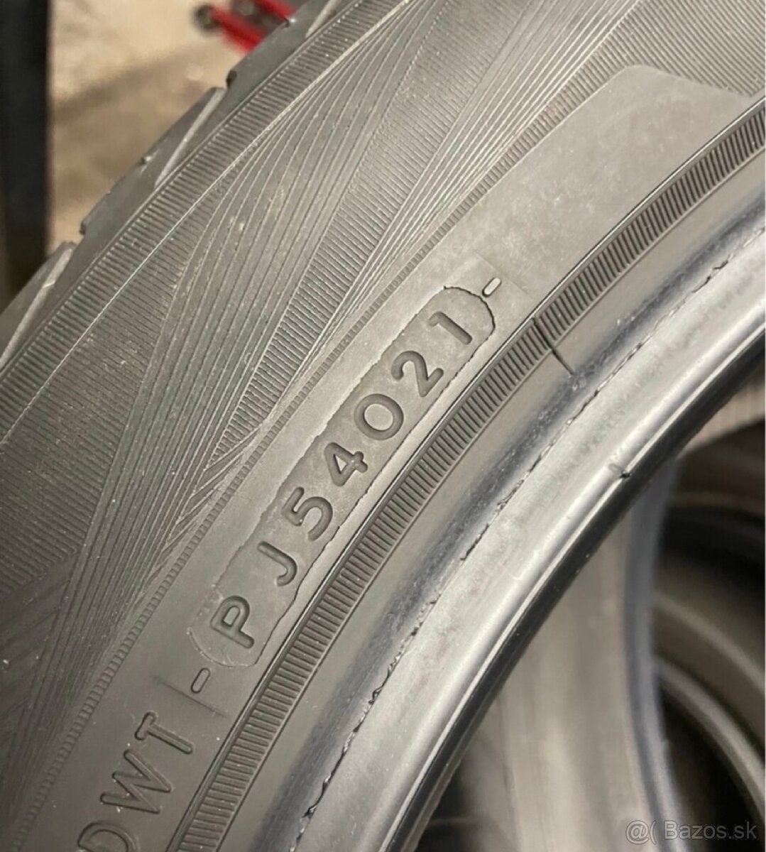 Yokohama 285/40 R21 letné - 9