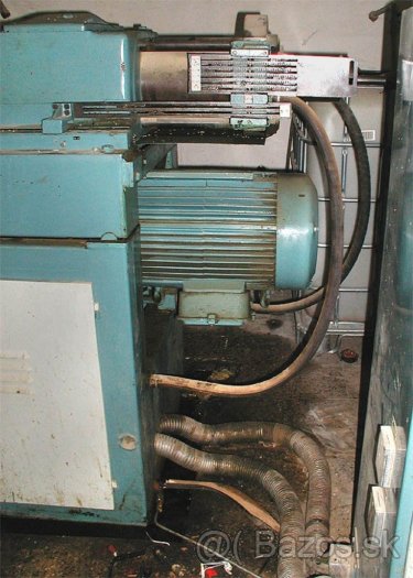 Vstrekovaci lis na plasty CS 371/160 - 9