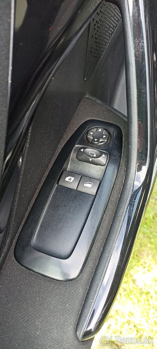Peugeot 208 ACTIVE 1.2 PureTech - 9