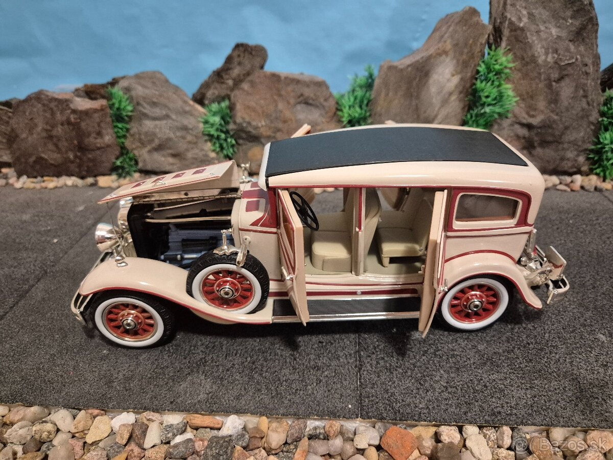 Prodám model 1:18 Peerless 1931 - 9