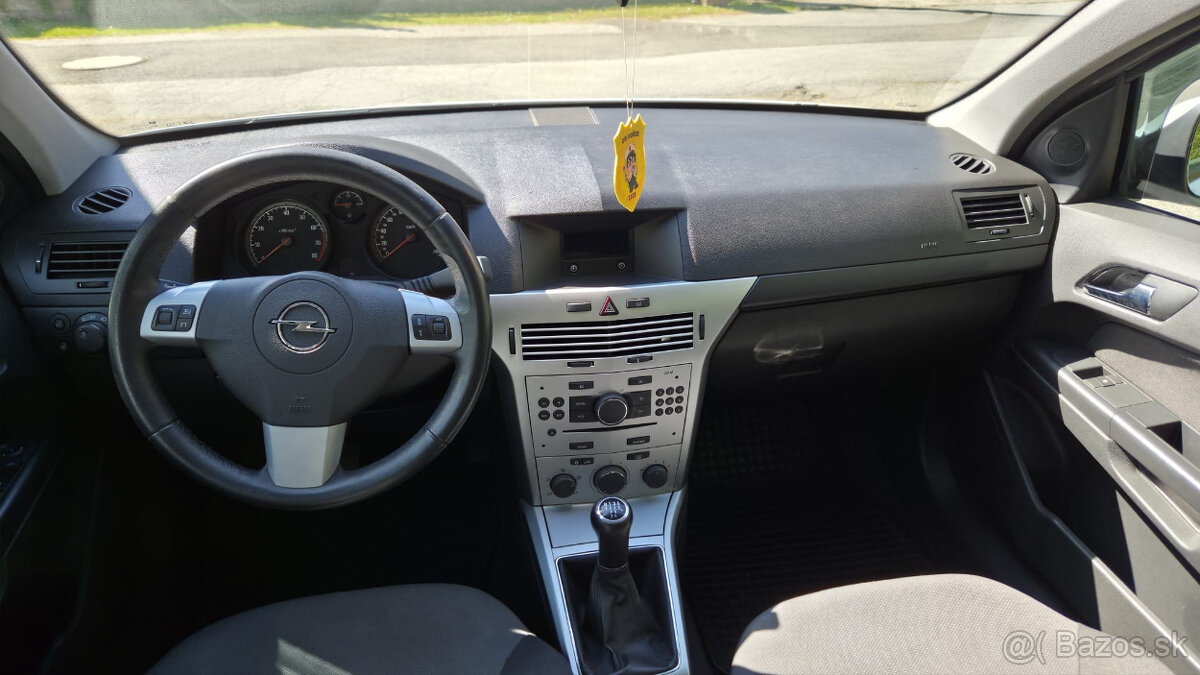 Opel Astra 1.4i Benzín - 9