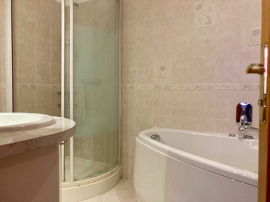 Na prenájom nadštandardný 4-izbový byt v centre, Komárno - 9