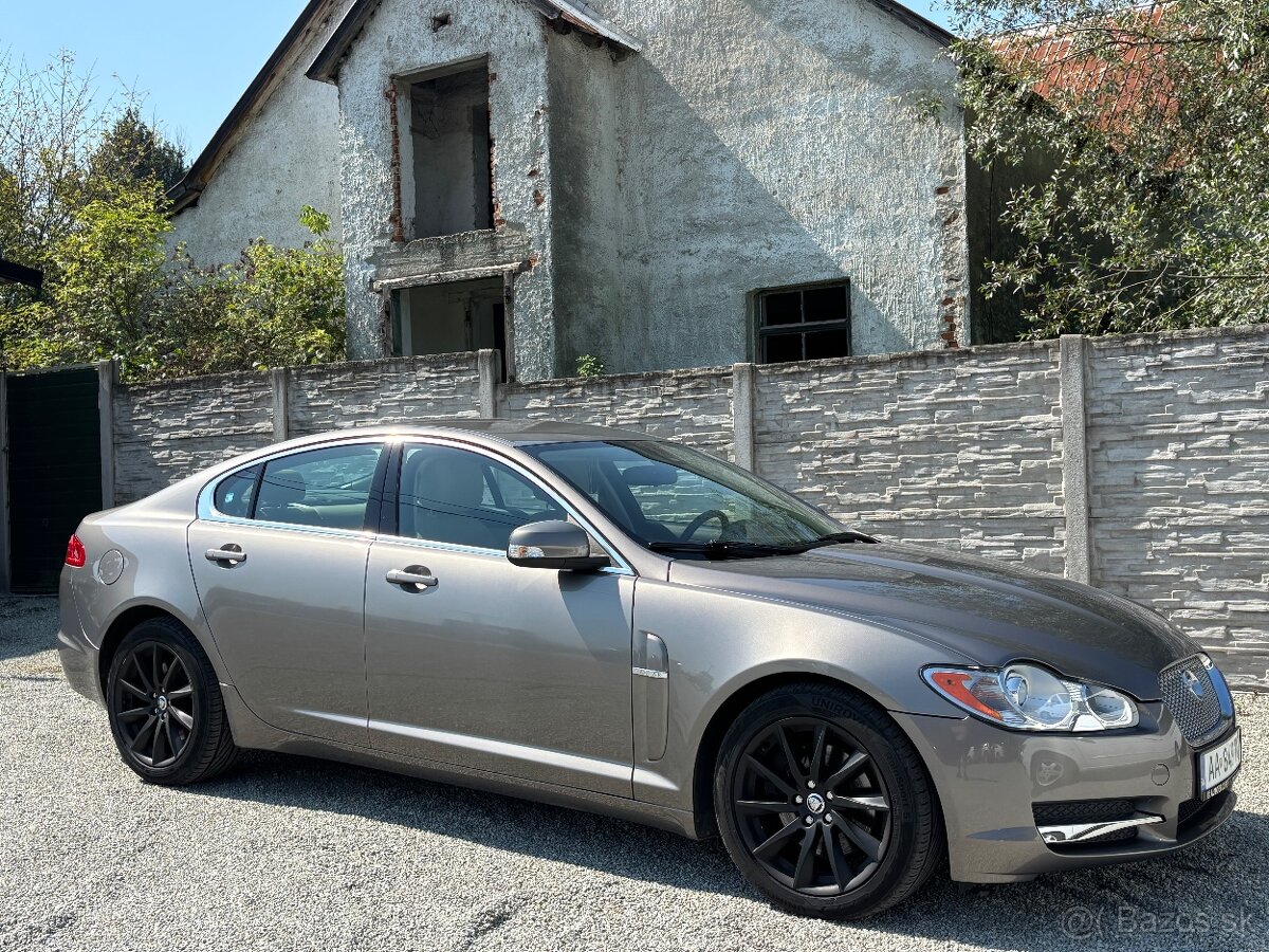 Jaguar XF 2.7D V6 Premium Luxury - 9