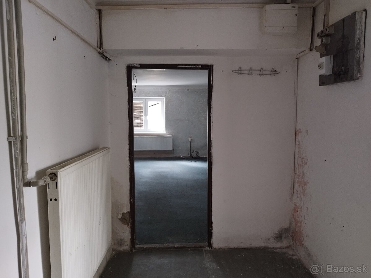 Predáme 3 izbový byt v rodinnom dome v obci Radimov - 9