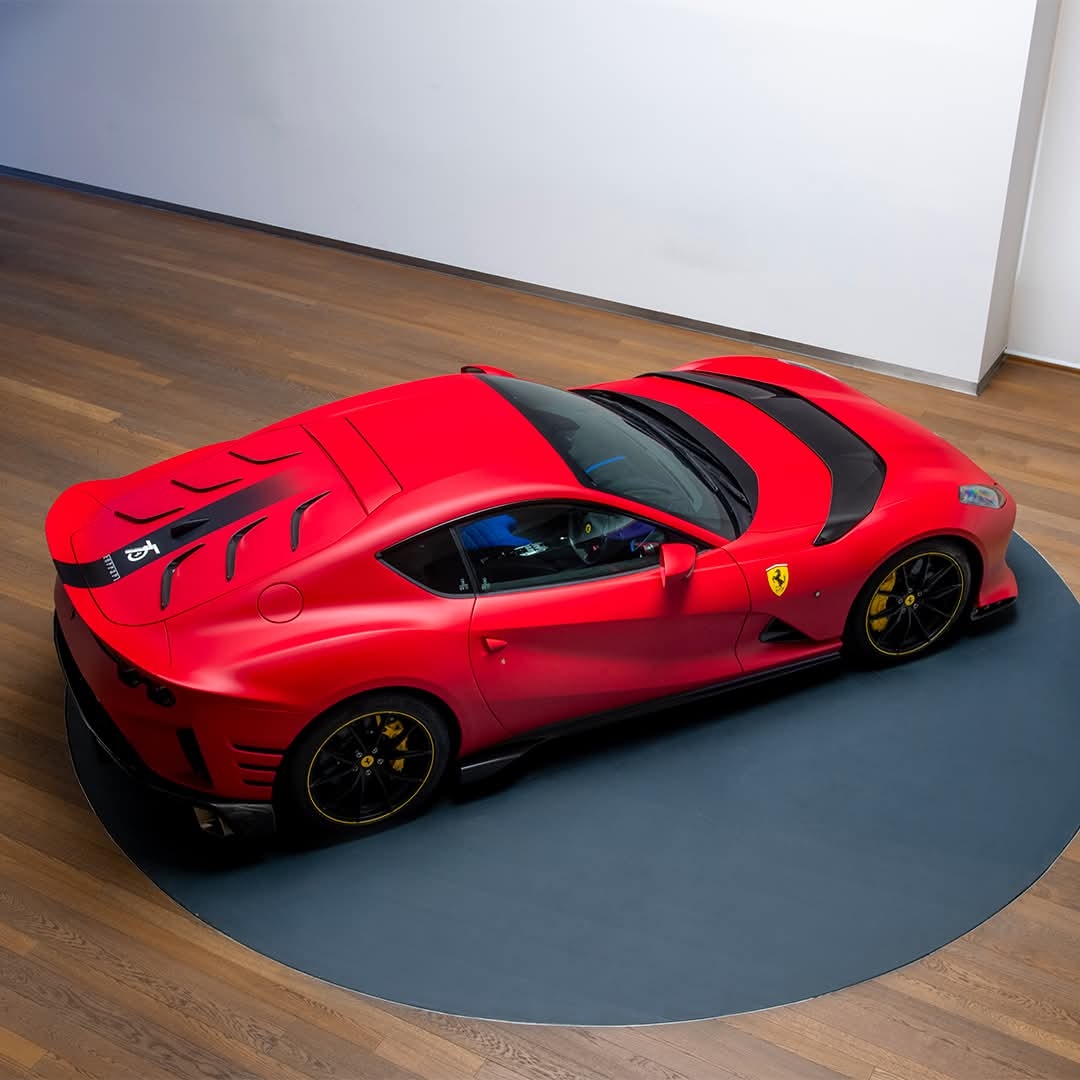 Ferrari 812 Competizione | MR Collection 1/18 - 9