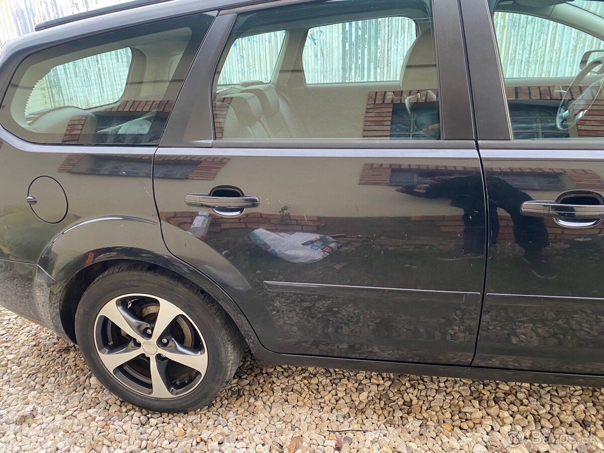 Ford Focus mk2 combi 1.6 benzín 85kw 2005 r.v - 9