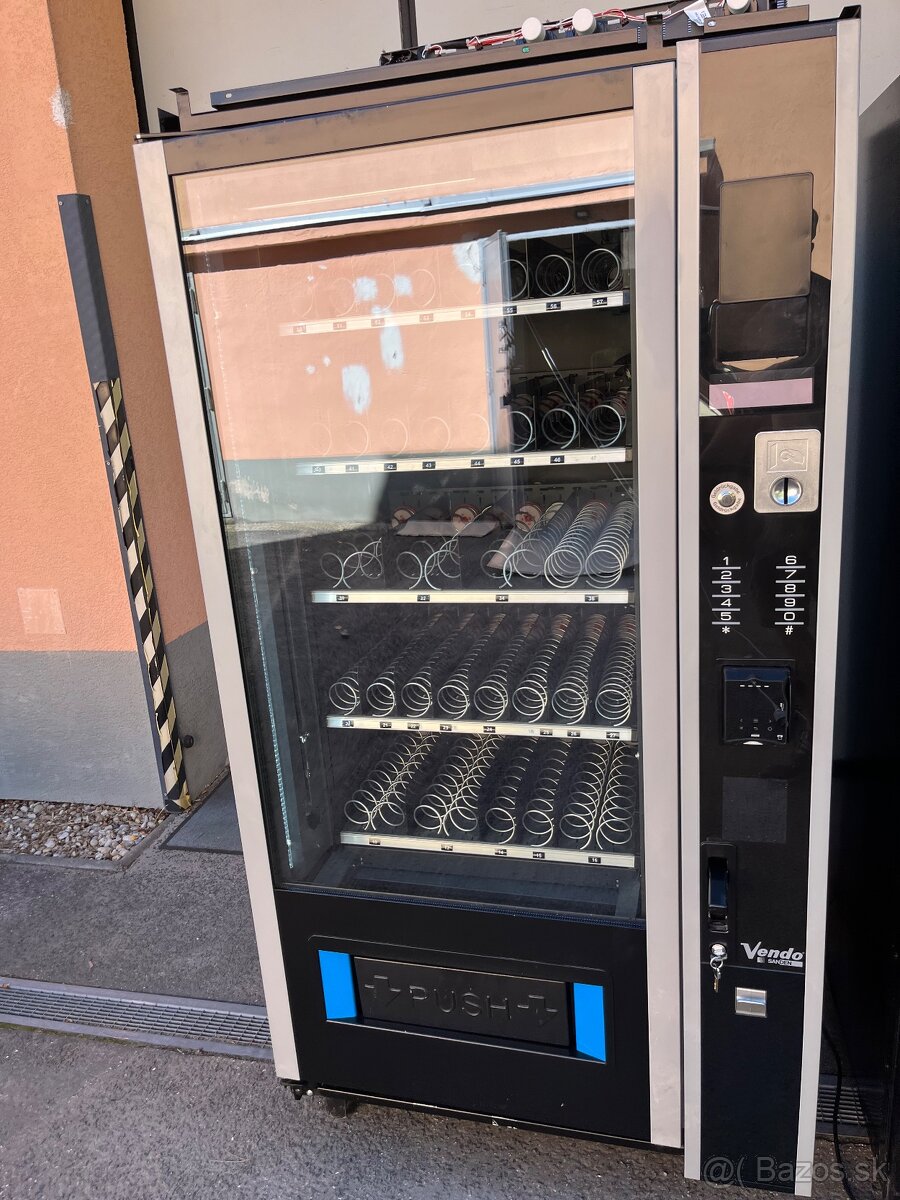 Predam predajný automat Vendo Sanden - 9