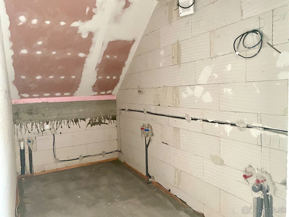 2-izb. byt a 2 parkovacie miesta NA PREDAJ - Lipt. Hrádok - 9