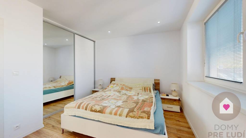 Krásny zariadený 3 izb. byt v centre mesta s parkovaním, BA - 9