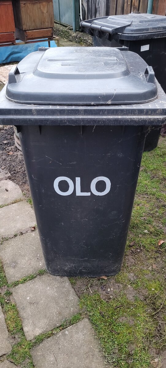 plastová nádoba s kolieskami 240 l - 9