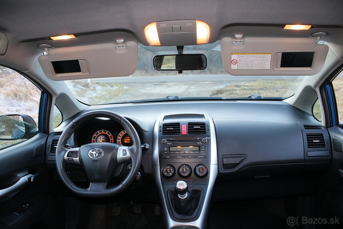 Toyota Auris 1,3i benzín - 9