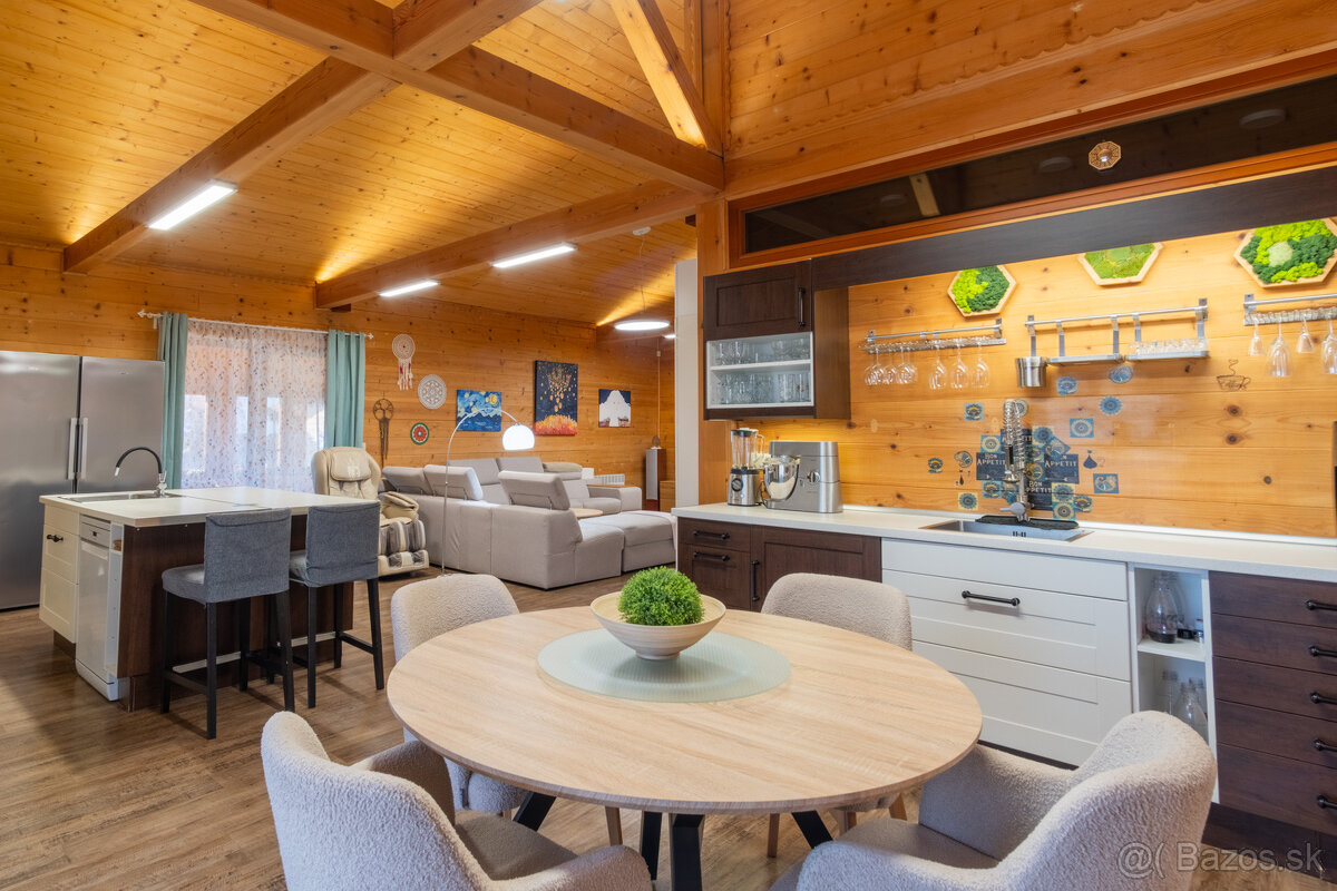 Na predaj dom snov–rodinné sídlo s jazierkom na kúpanie a pa - 9