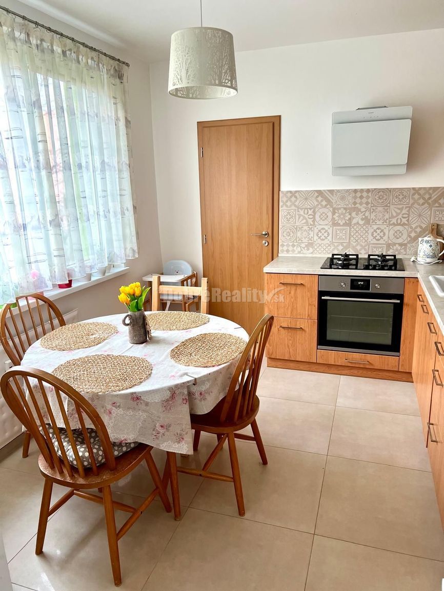 3 izbový byt s dvoma balkónmi v top lokalite - 9