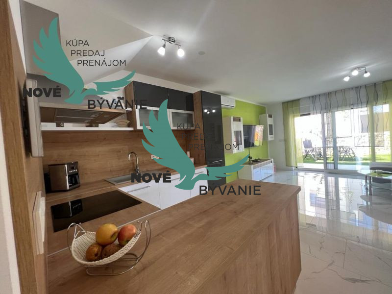 Novostavba trojpodlažný apartmán so záhradou aj strešnou ter - 9