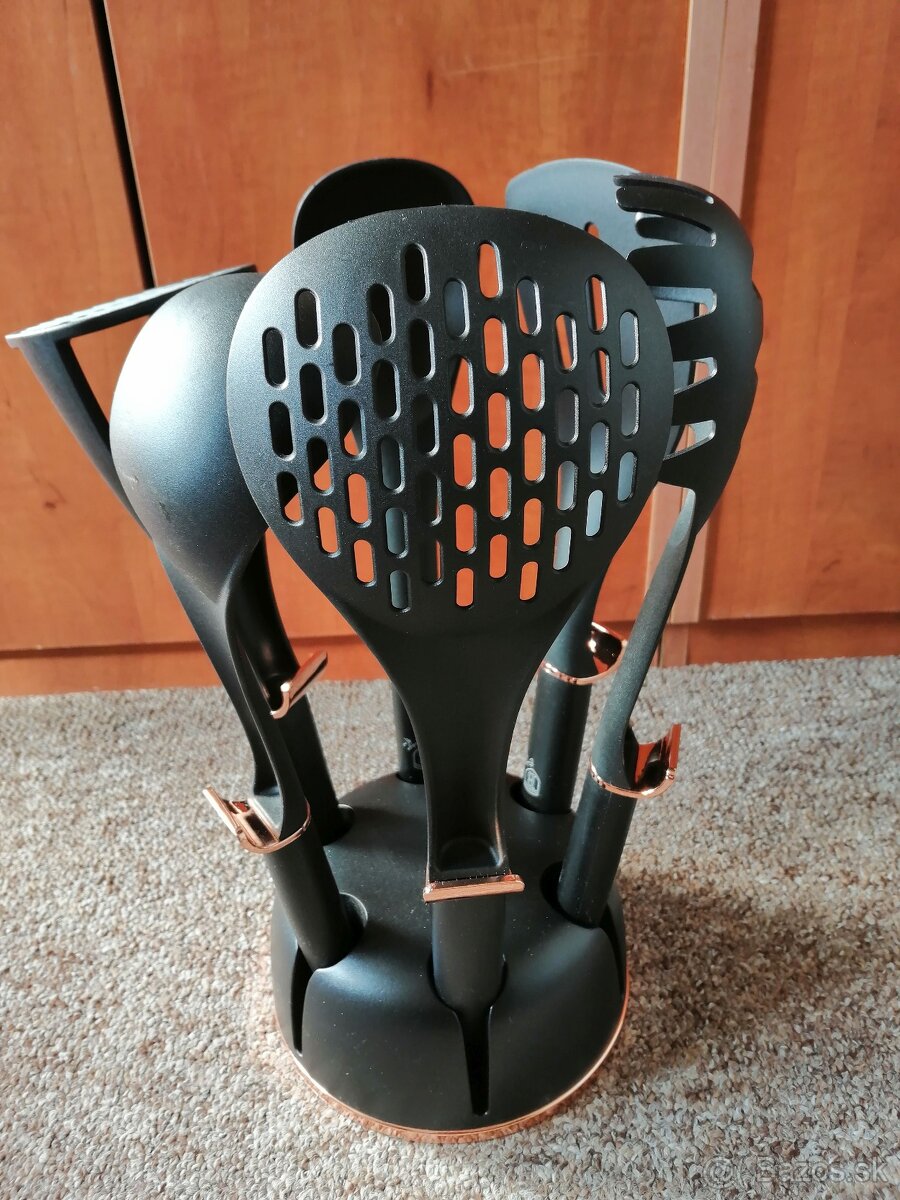 sada kuchynského náradia - 9