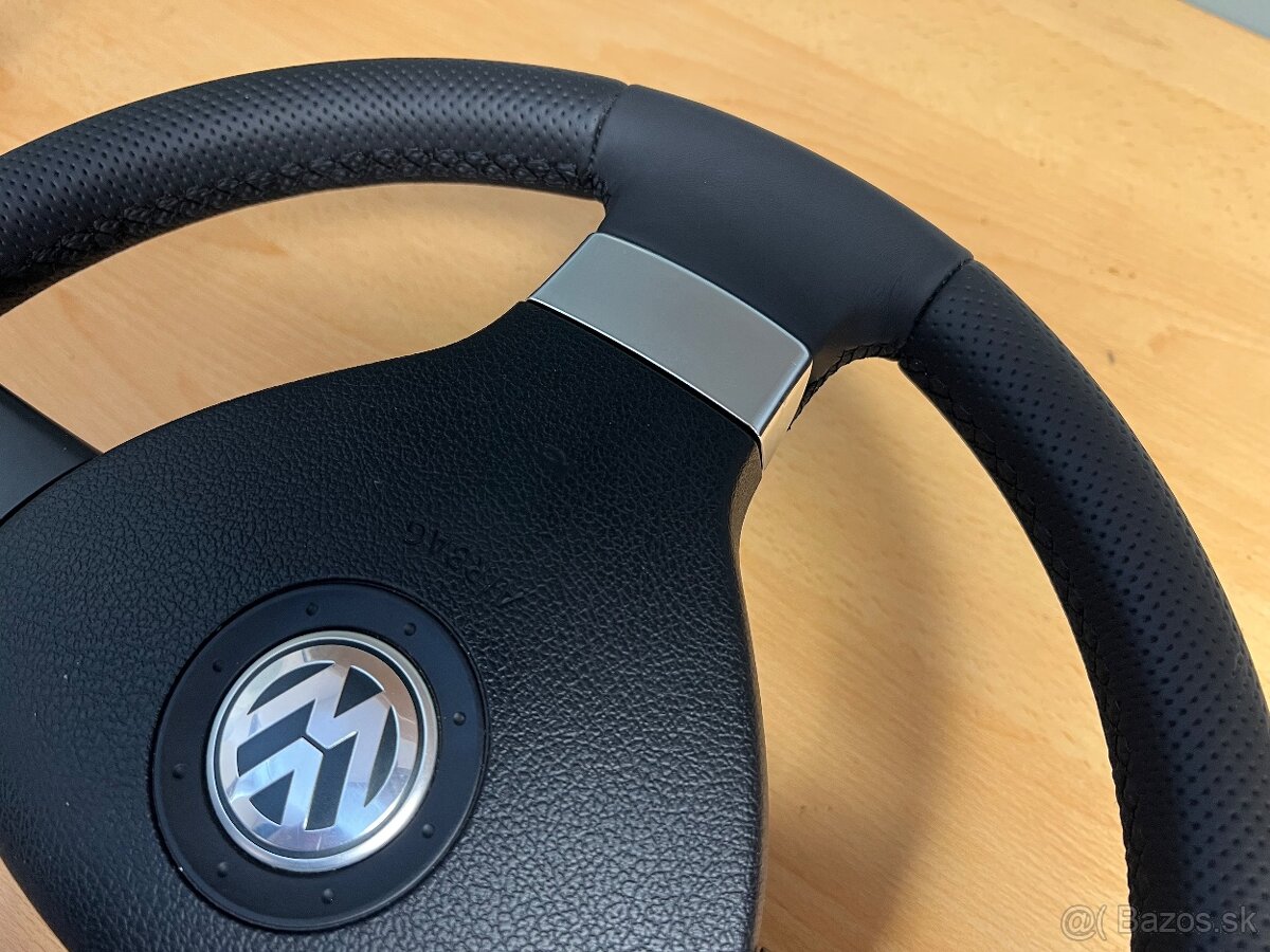 Predám nanovo obšitý trojramenný volant do VW - 9