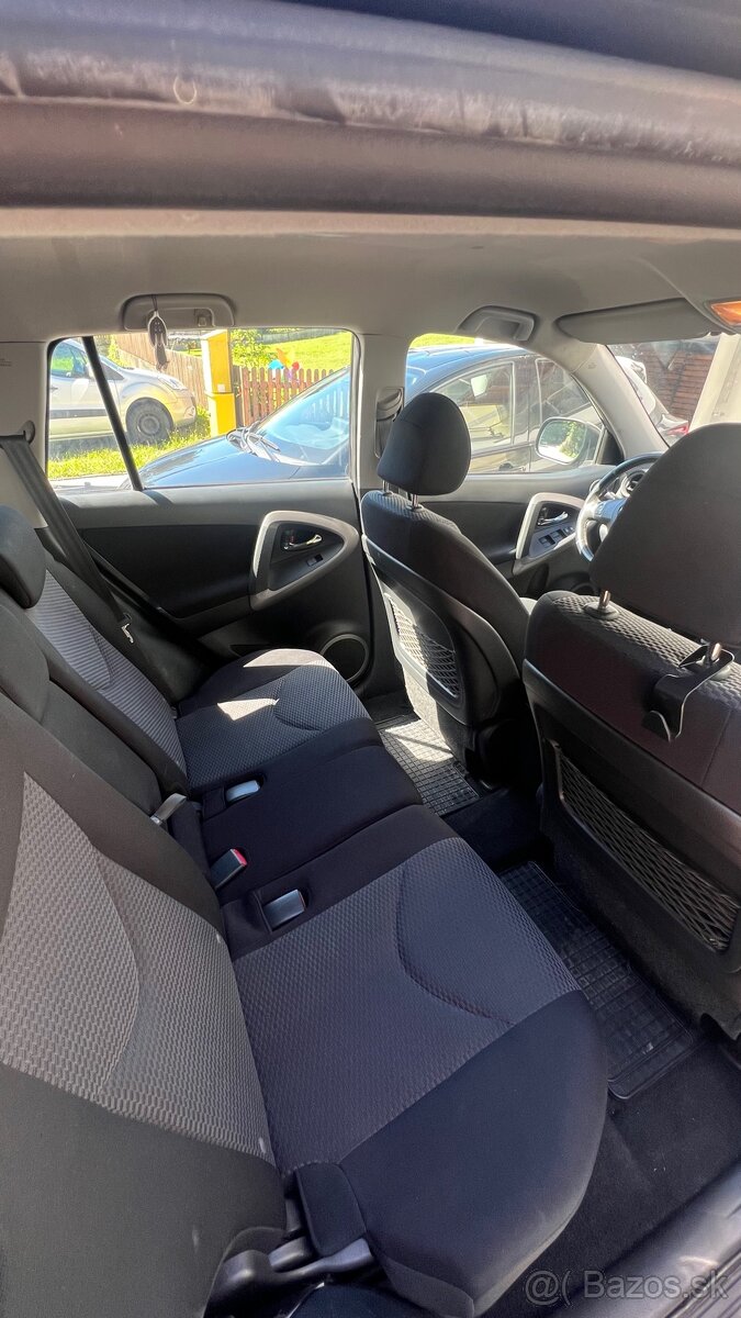 Toyota RAV4 - 9