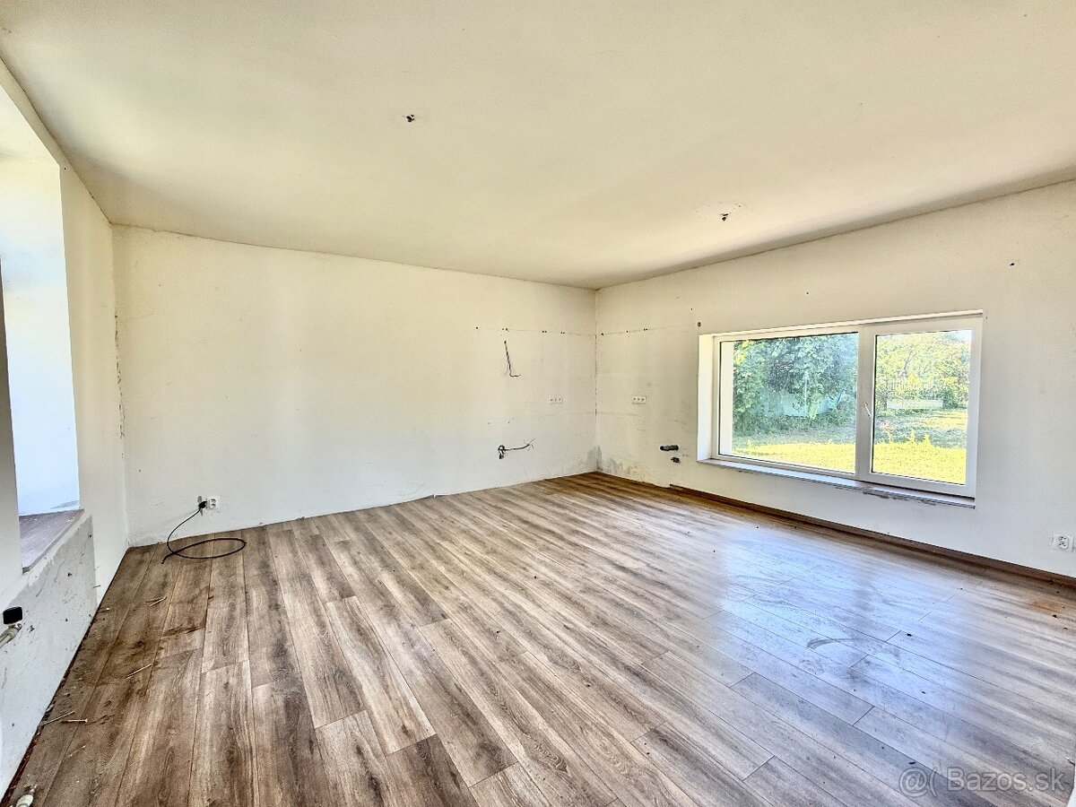 Rodinný dom s krásnym pozemkom v obci Kubáňovo - 9