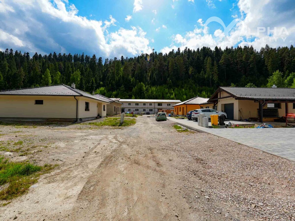 Stavebný pozemok, 916 m2, Novoveská Huta, okr. SNV - 9