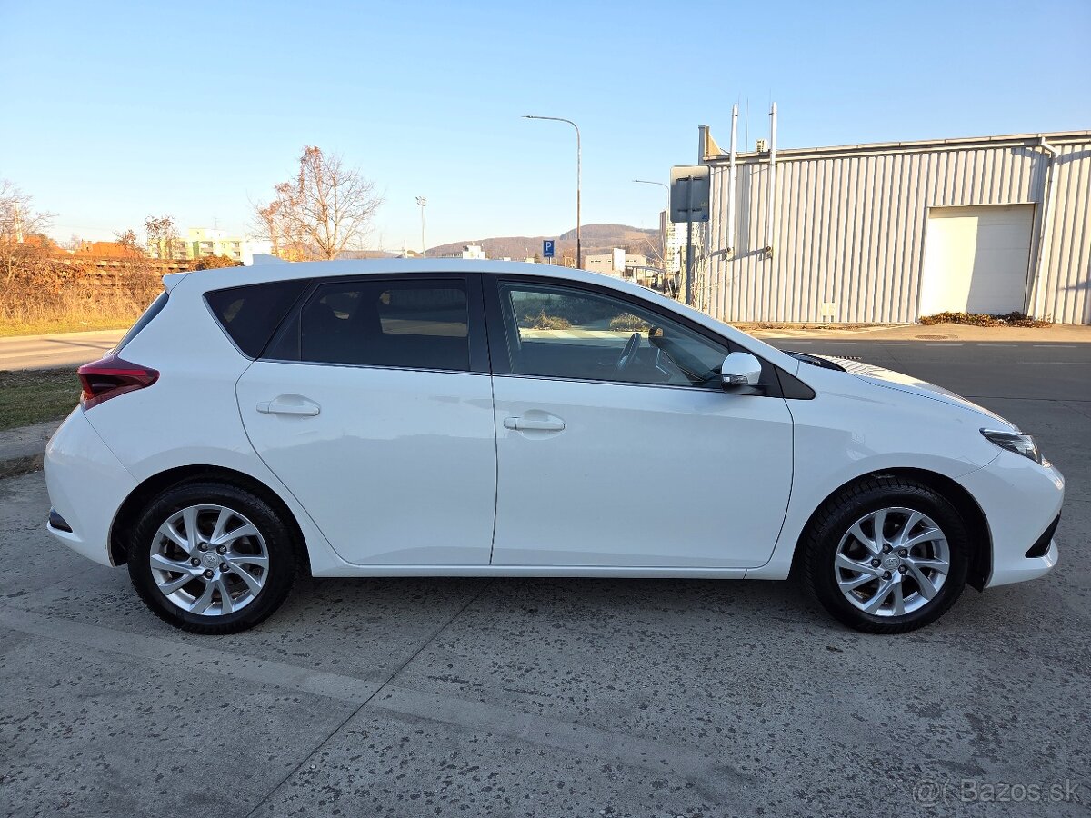 ✅Toyota Auris 1.6 benzín➡️89.000 km➡️r.v.:2016 - 9