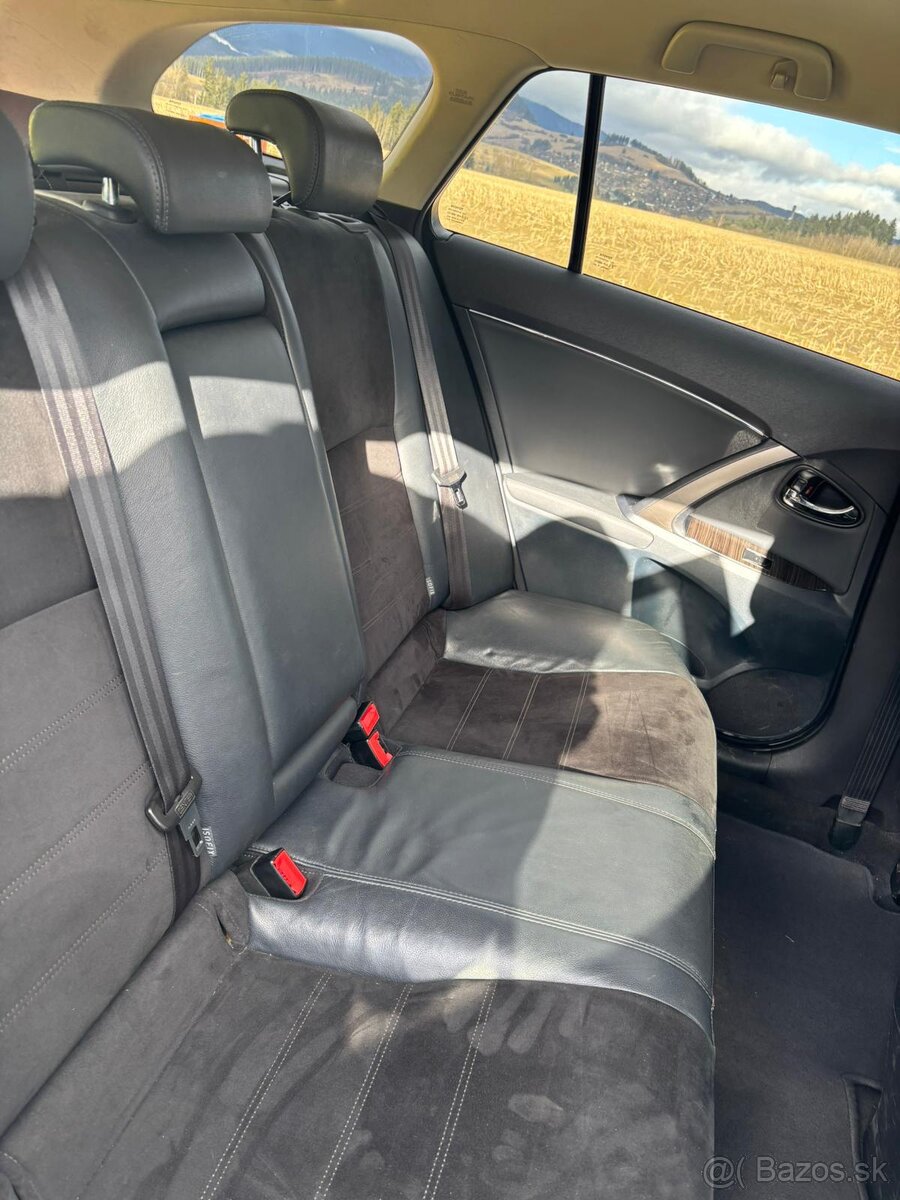 Toyota Avensis 2013 - 9