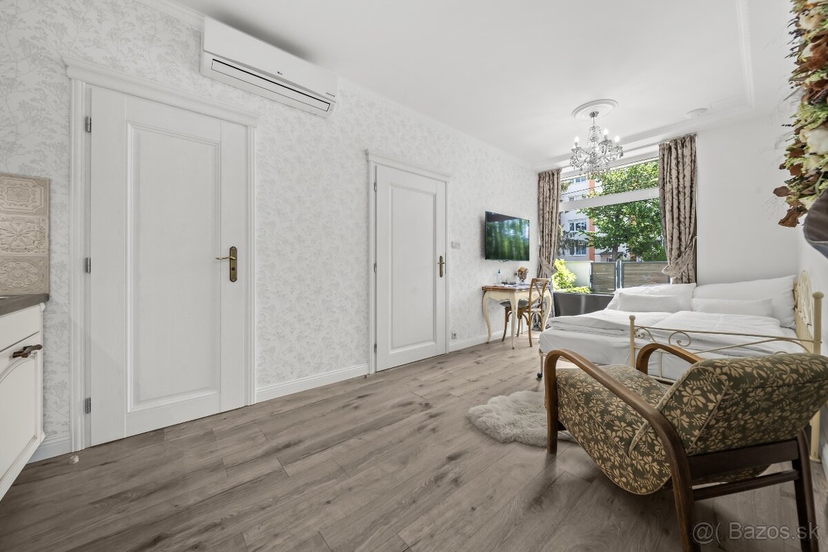 Investičná nehnuteľnosť s 6 apartmánmi a kanceláriami Vráble - 9