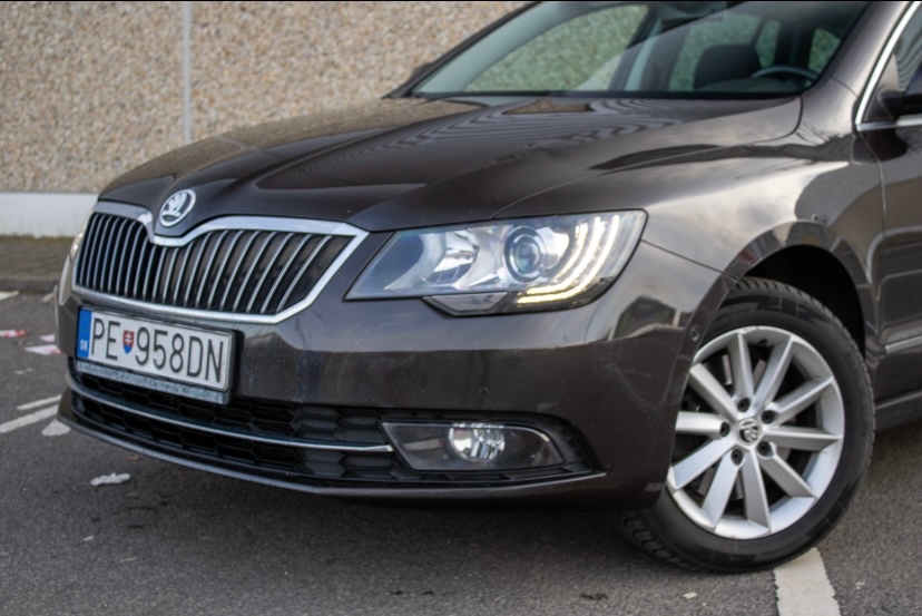 Škoda Superb Combi 2.0TDi DSG - 9