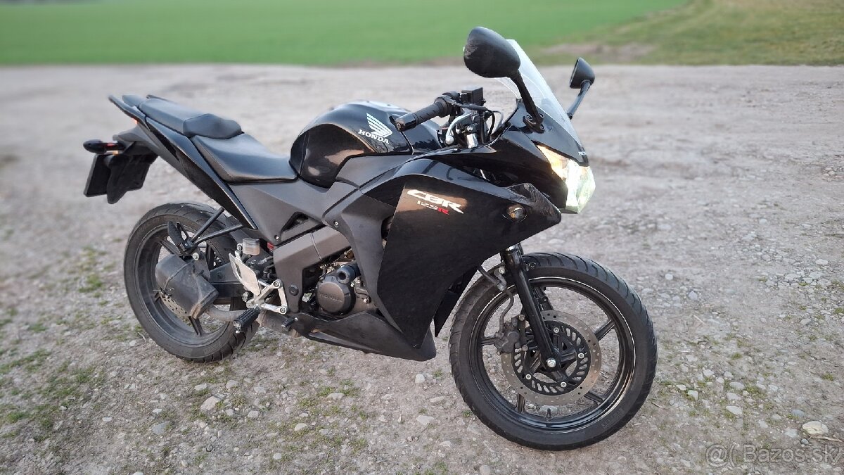 Honda CBR125R 2012 - 9