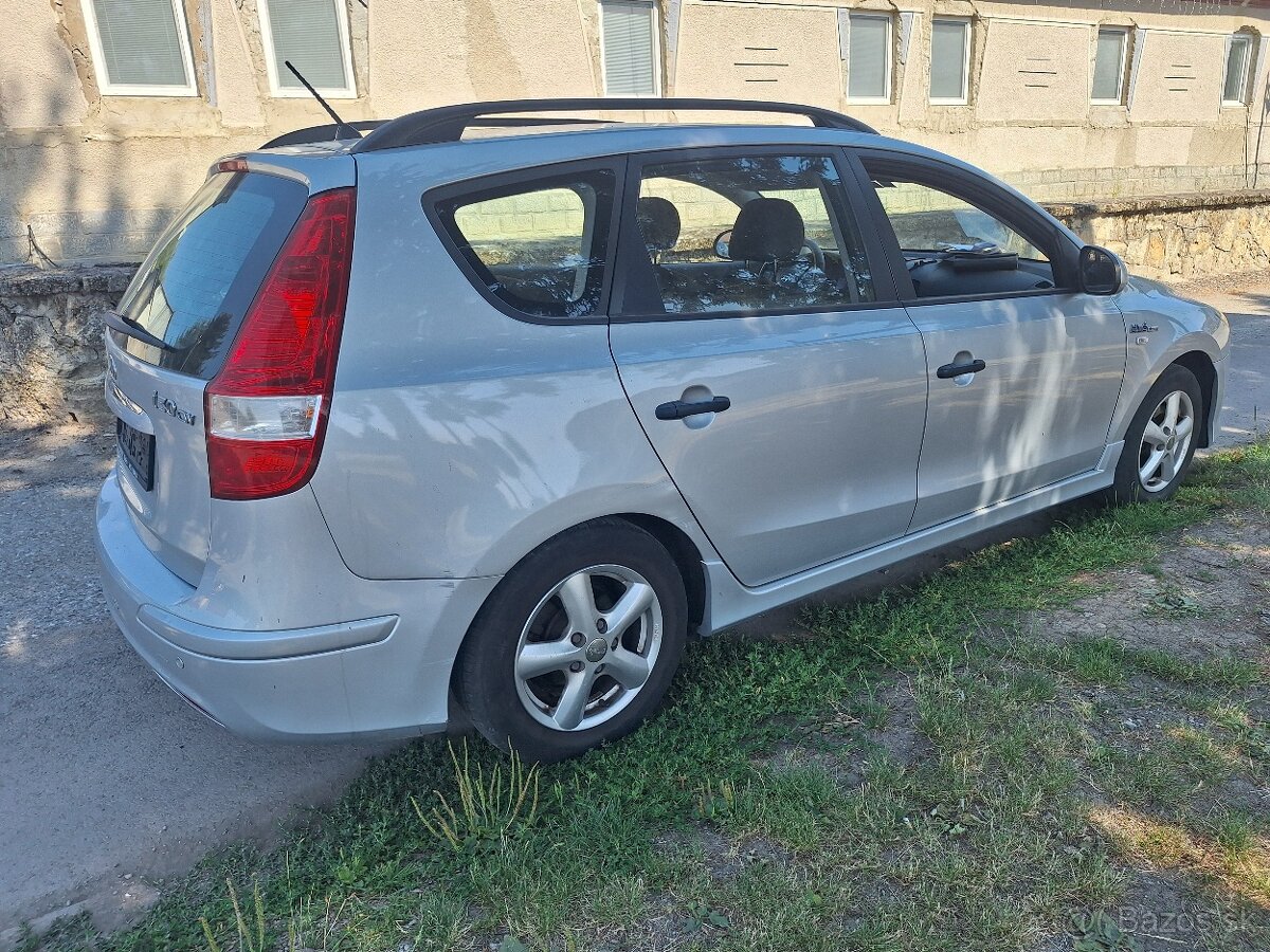 HYUNDAI i30 BENZÍN 1,4 KLÍMA - 9