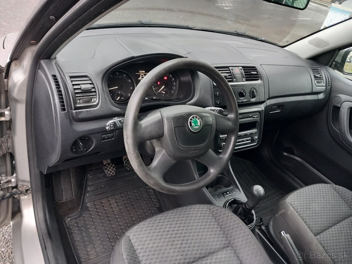 Škoda Fabia II Kombi 1.2 HTP ,51kW. Klima - 9