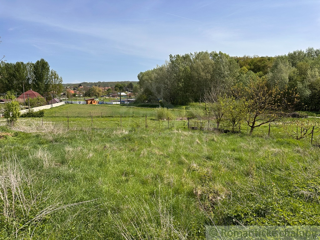Pozemok v tichej slepej uličke v obci Semerovo - 9